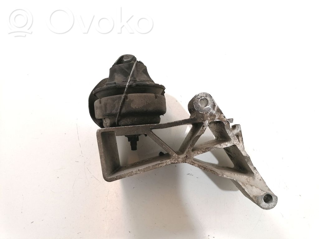 Volvo V70 Engine mount bracket 
