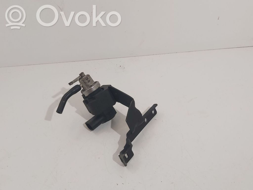 Volkswagen Touareg I Turbo solenoid valve 
