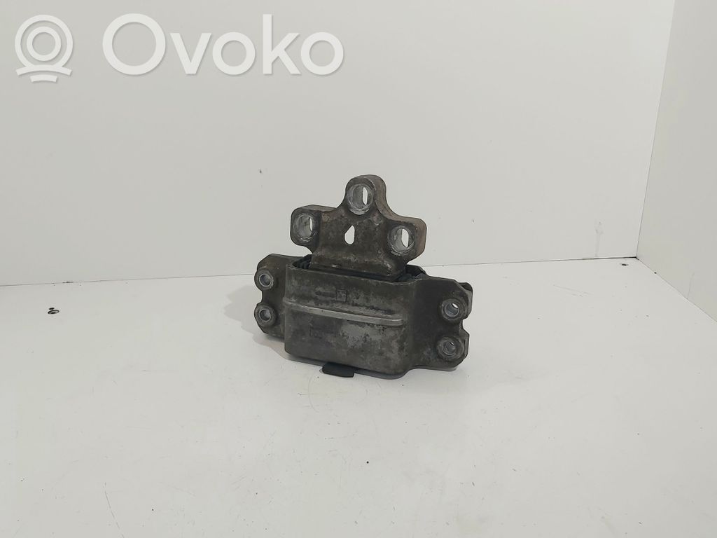 Volkswagen PASSAT B6 Engine mount bracket 