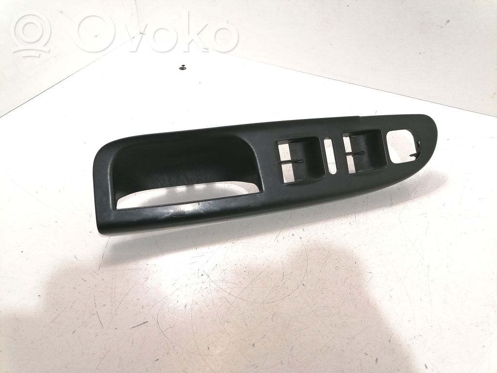 Volkswagen PASSAT B6 Front door interior handle trim 