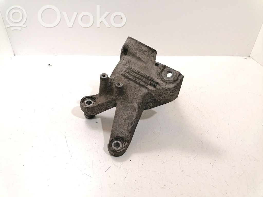 Audi A8 S8 D3 4E Engine mounting bracket 