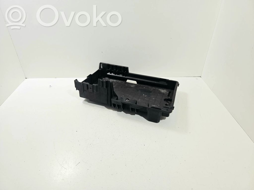 Podstawa / Obudowa akumulatora   13312808