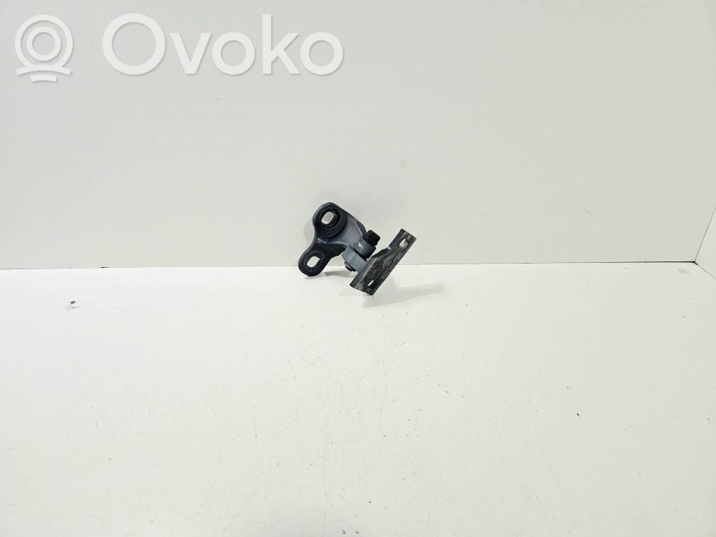 Priekšpusē augšējā vira (eņģe)