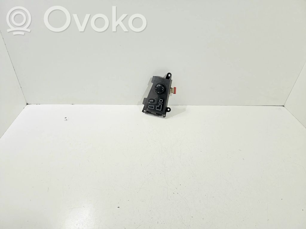 Seat control switch   6918383