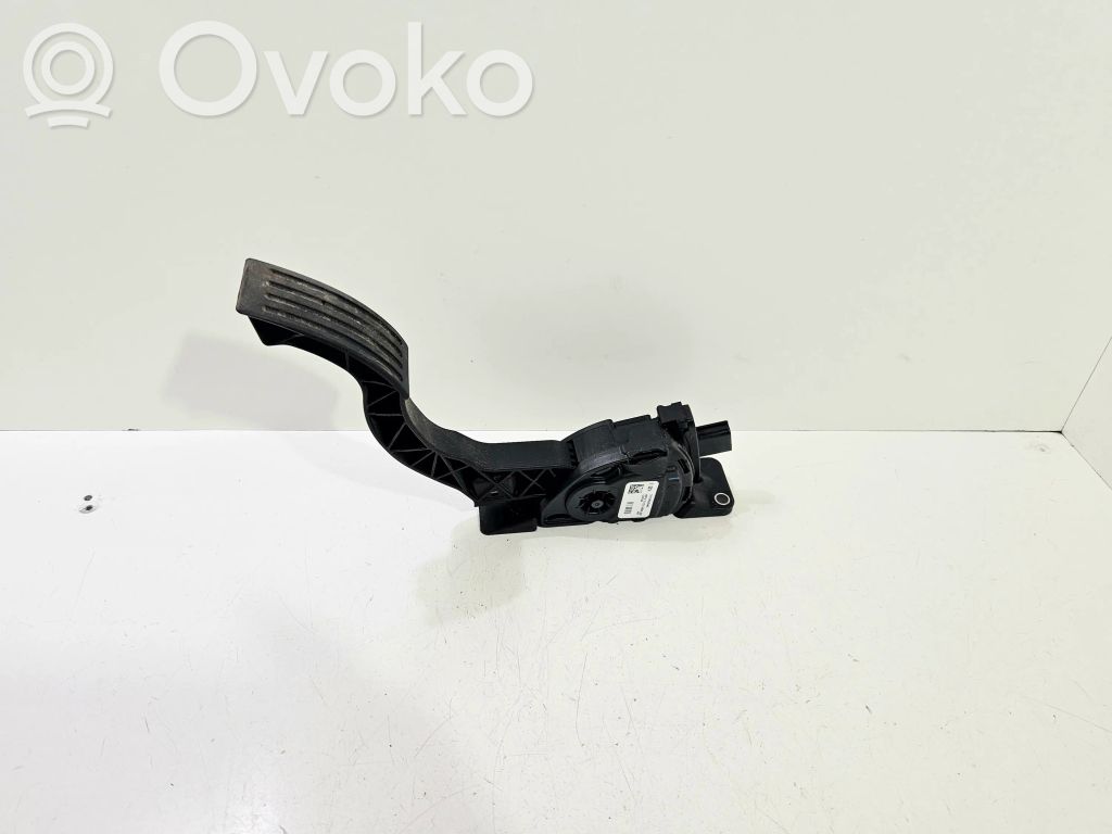 Volvo V40 Akceleratoriaus pedalas 