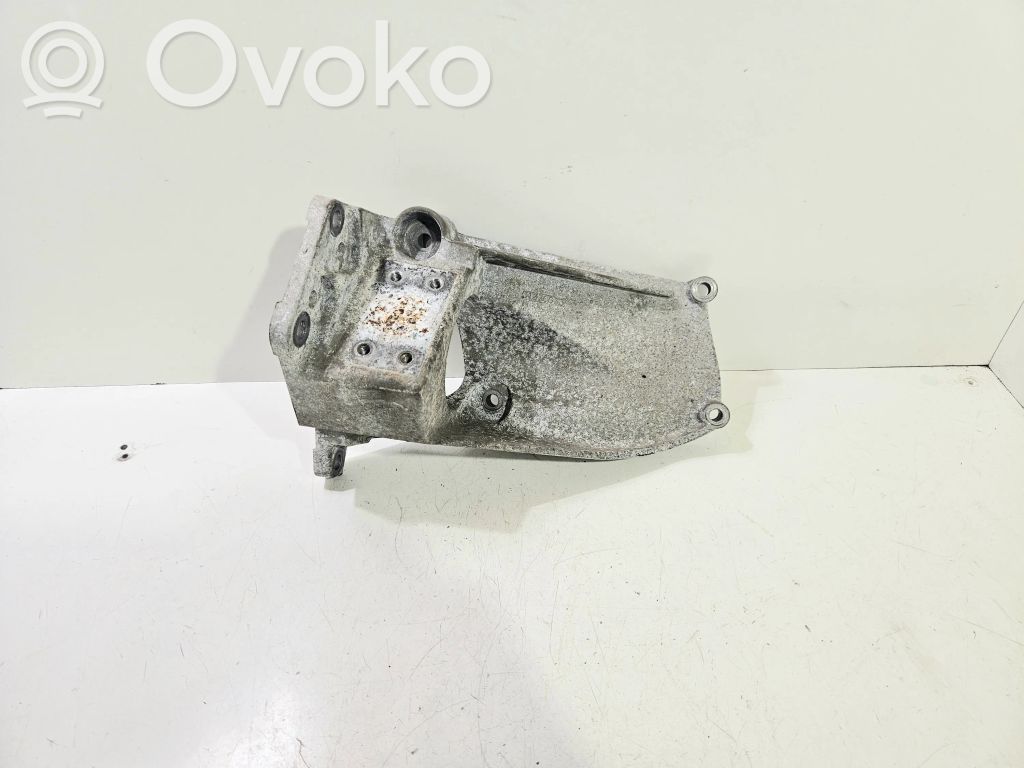 Volvo V40 Gearbox mounting bracket 