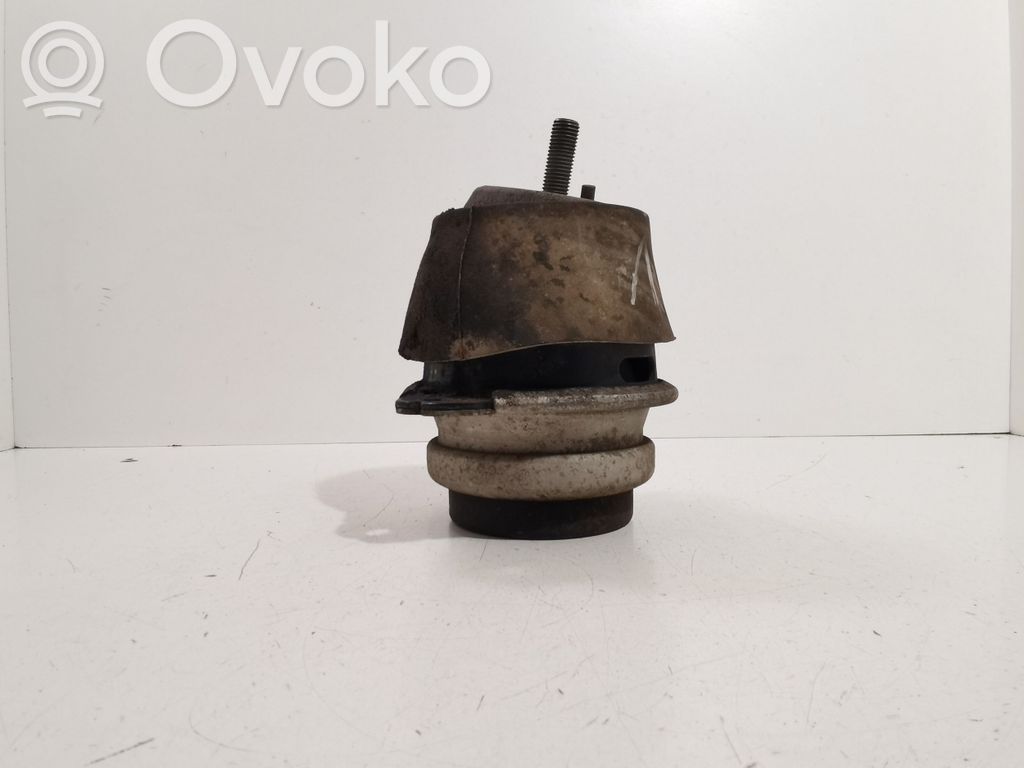 Audi Q7 4L Engine mount bracket 