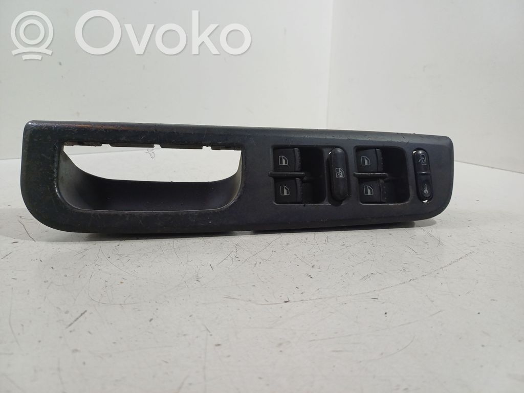 Volkswagen PASSAT B5 Electric window control switch 