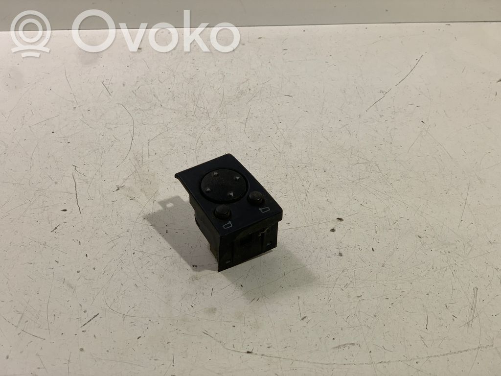 Volkswagen Golf III Wing mirror switch 