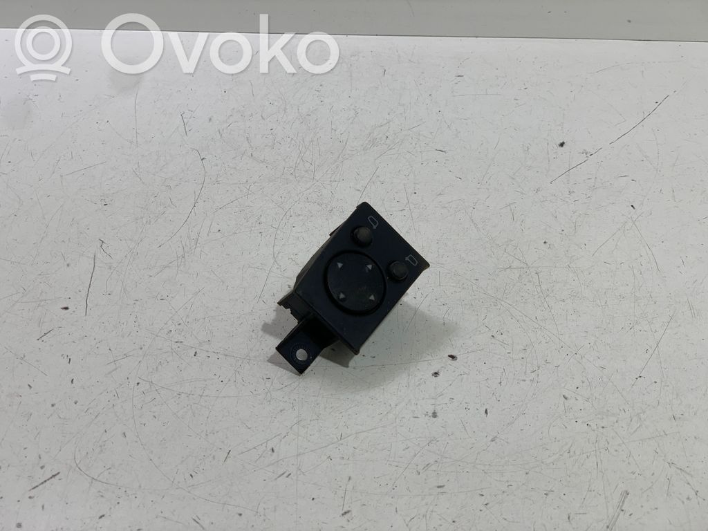 Volkswagen Golf III Wing mirror switch 