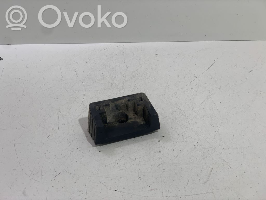 Volkswagen Touareg II Jacking socket point 
