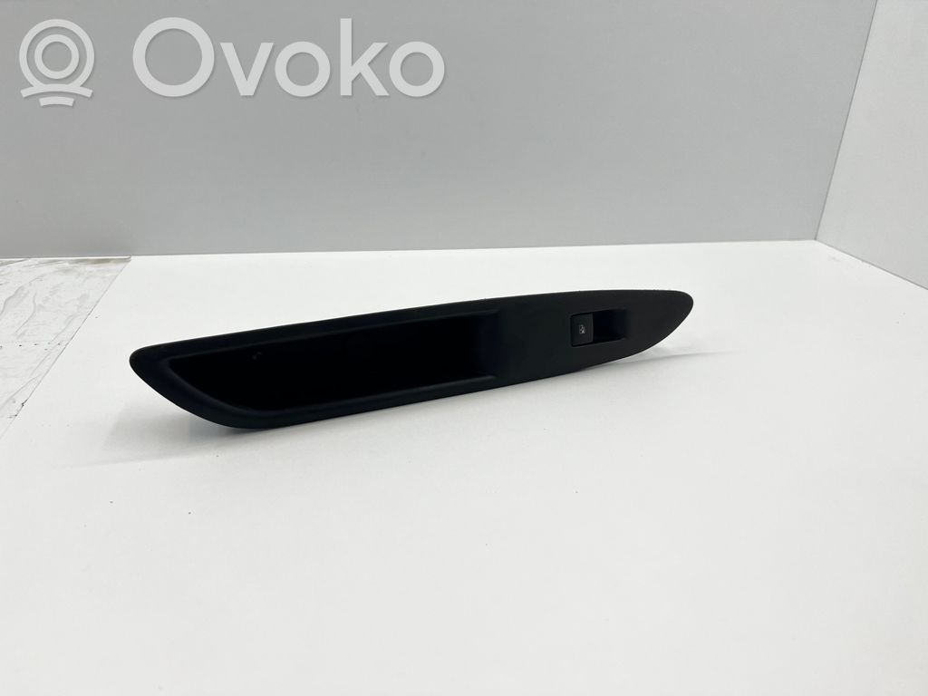Opel Mokka Electric window control switch 