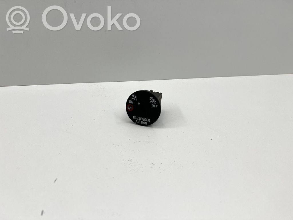 Opel Mokka Passenger airbag on/off switch 