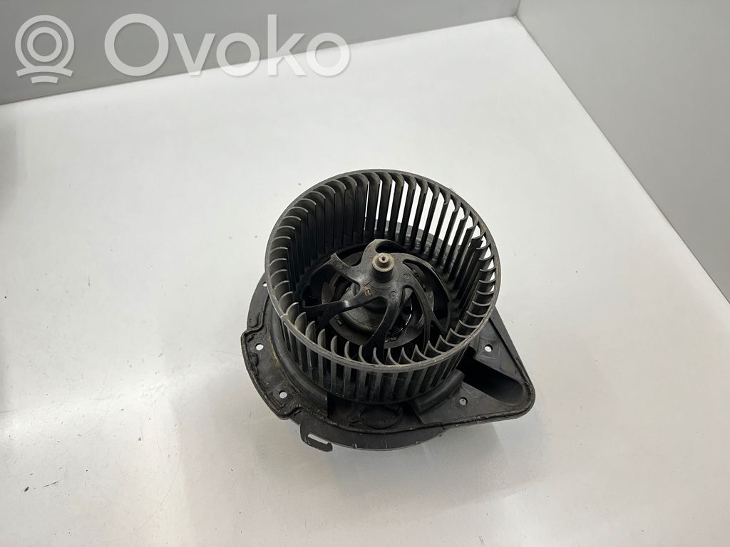 Audi A4 S4 B5 8D Heizungslüfter 