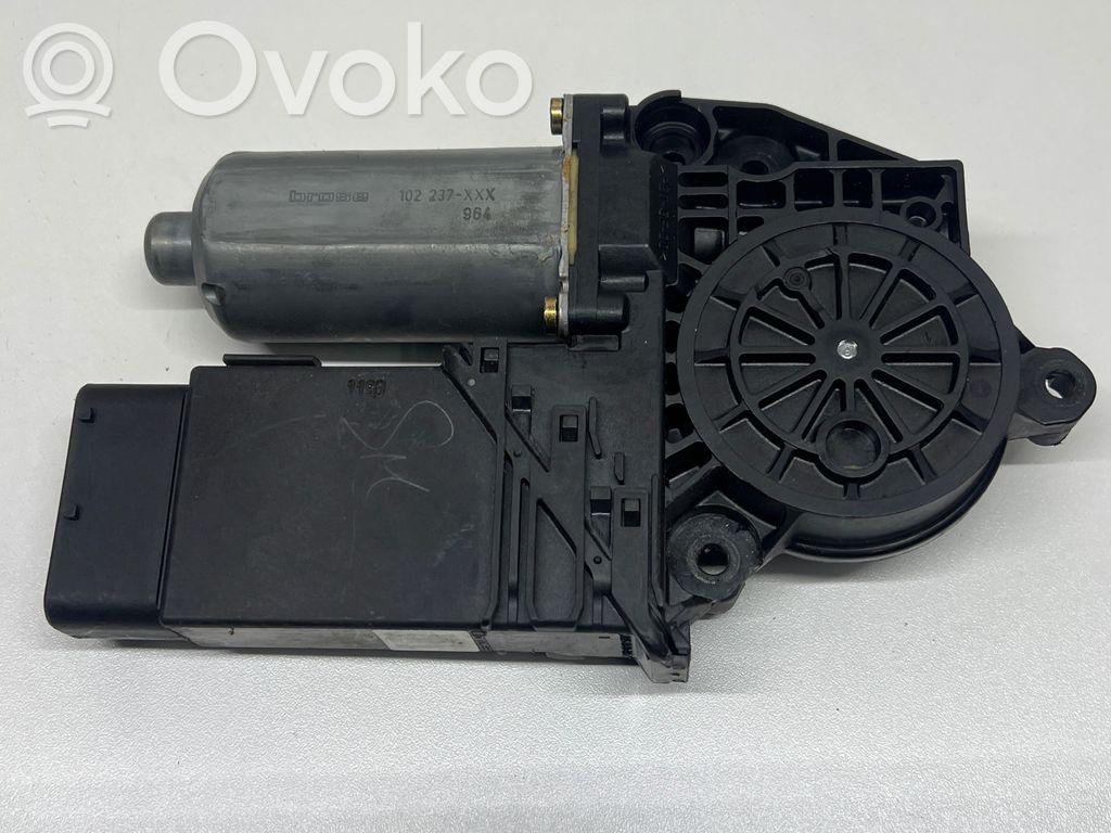 Silnik regulatora szyby drzwi przednich   101435203,05076470