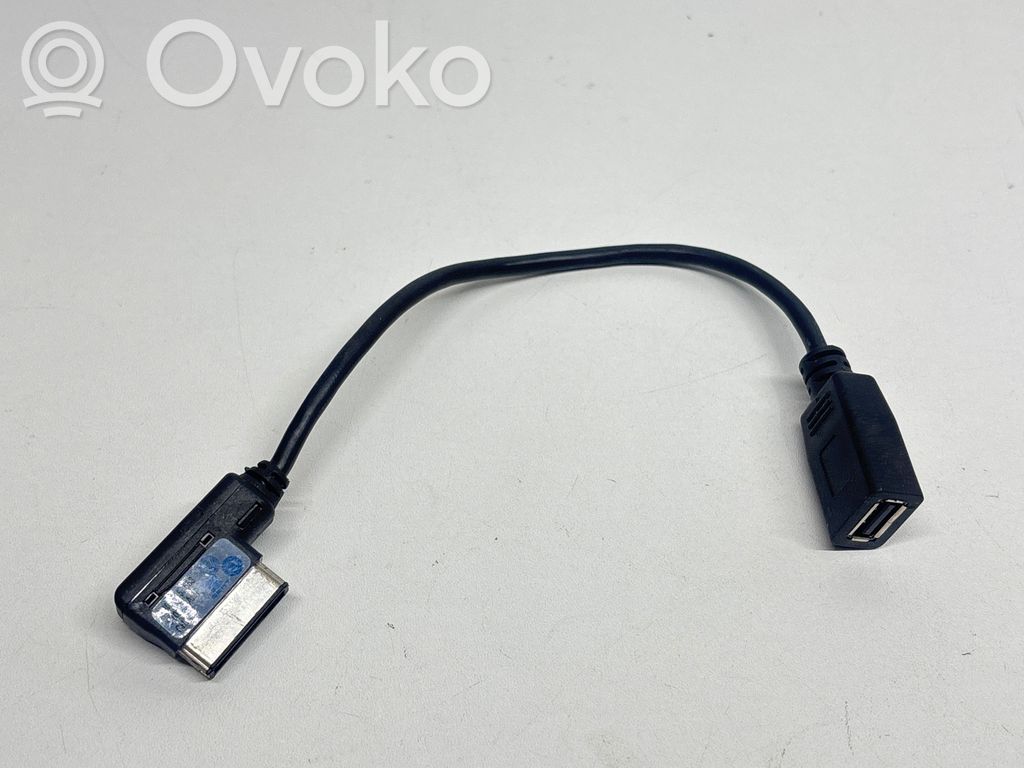 Volkswagen Golf VI USB socket connector 