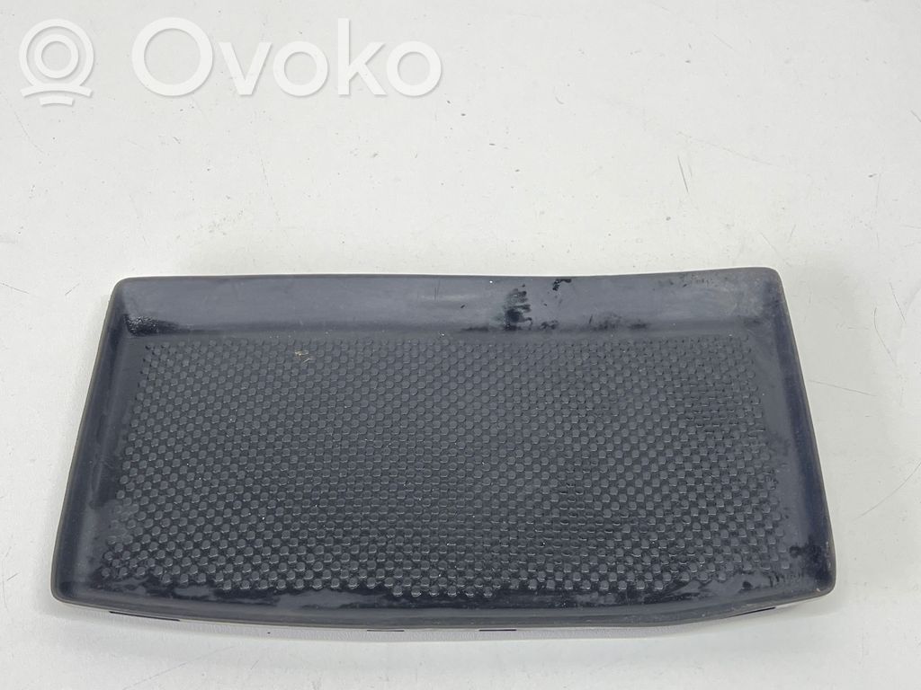 Volkswagen Golf V Kita salono detalė 