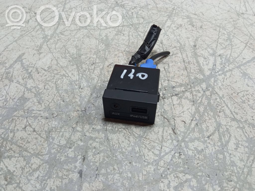 Hyundai i40 Enchufe conector USB 