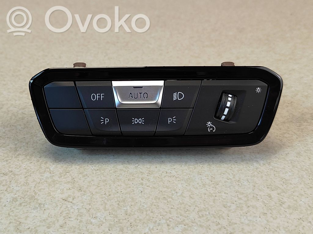 BMW 8 G15 Light switch 