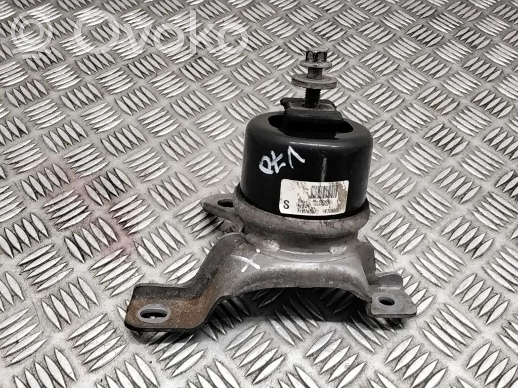 Volvo V70 Engine mount bracket 
