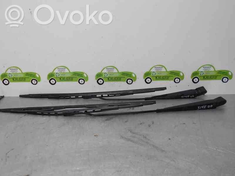 Front wiper blade arm