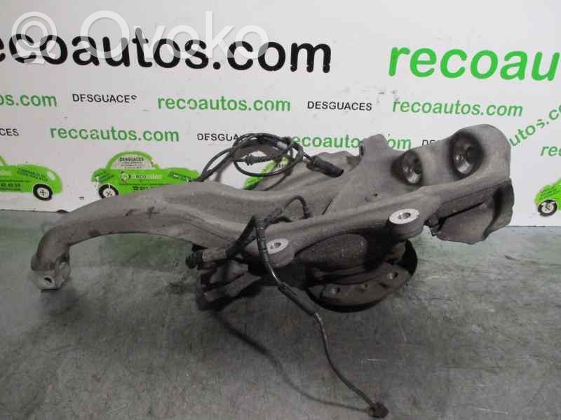 Front wheel hub spindle knuckle
