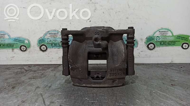 Mercedes-Benz CLA C117 X117 W117 Bremssattel vorne 