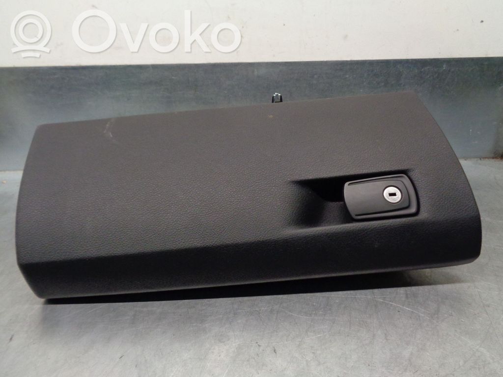 Glove box   51168063269