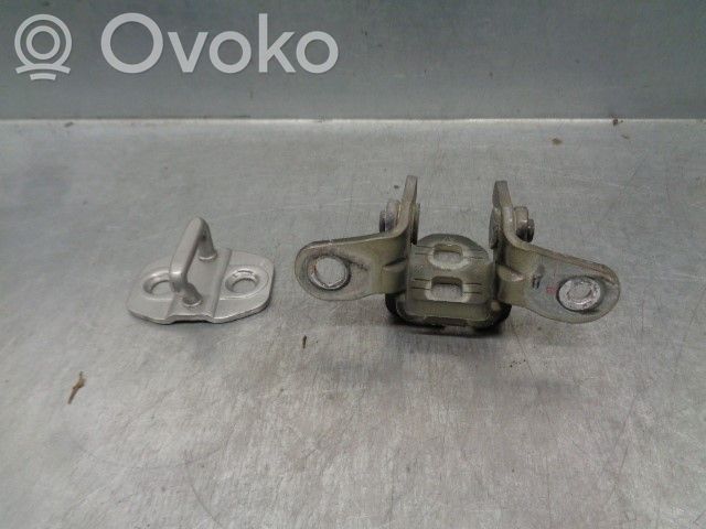 Dodge Journey Tailgate/trunk/boot hinge 