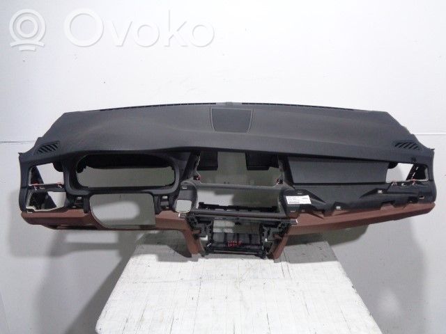 BMW 5 F10 F11 Panelė 