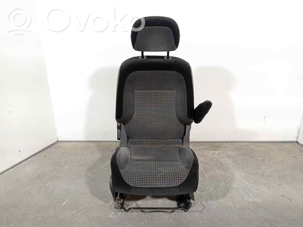 Citroen Berlingo Etumatkustajan istuin 