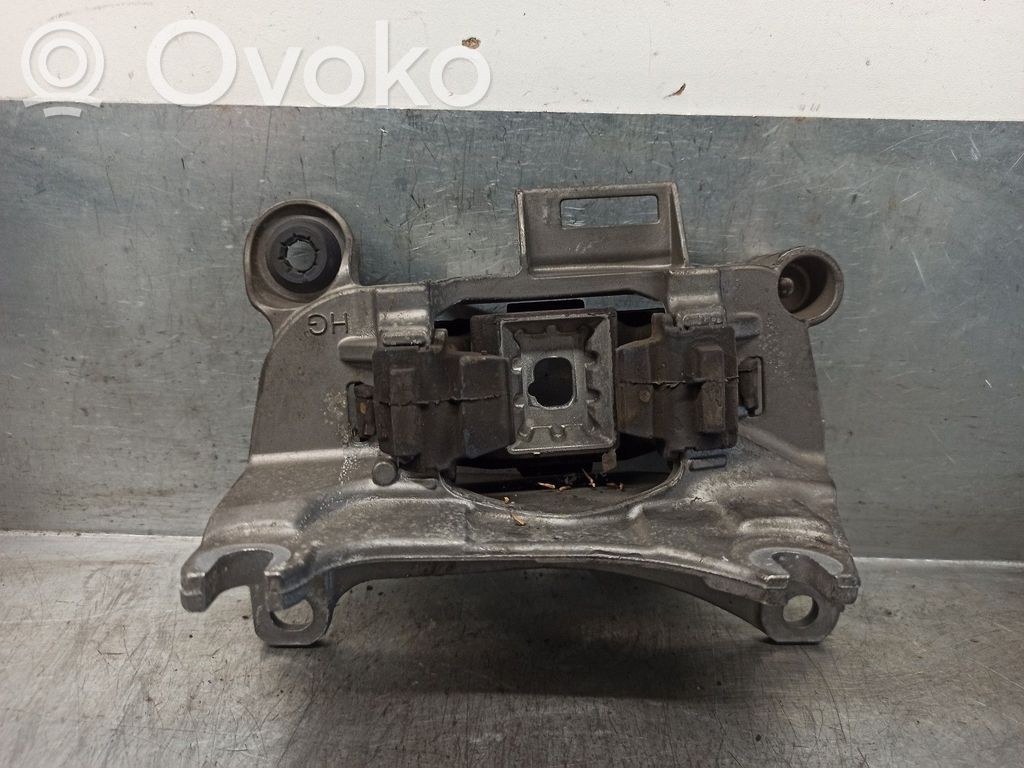 Engine mount bracket   112205136R