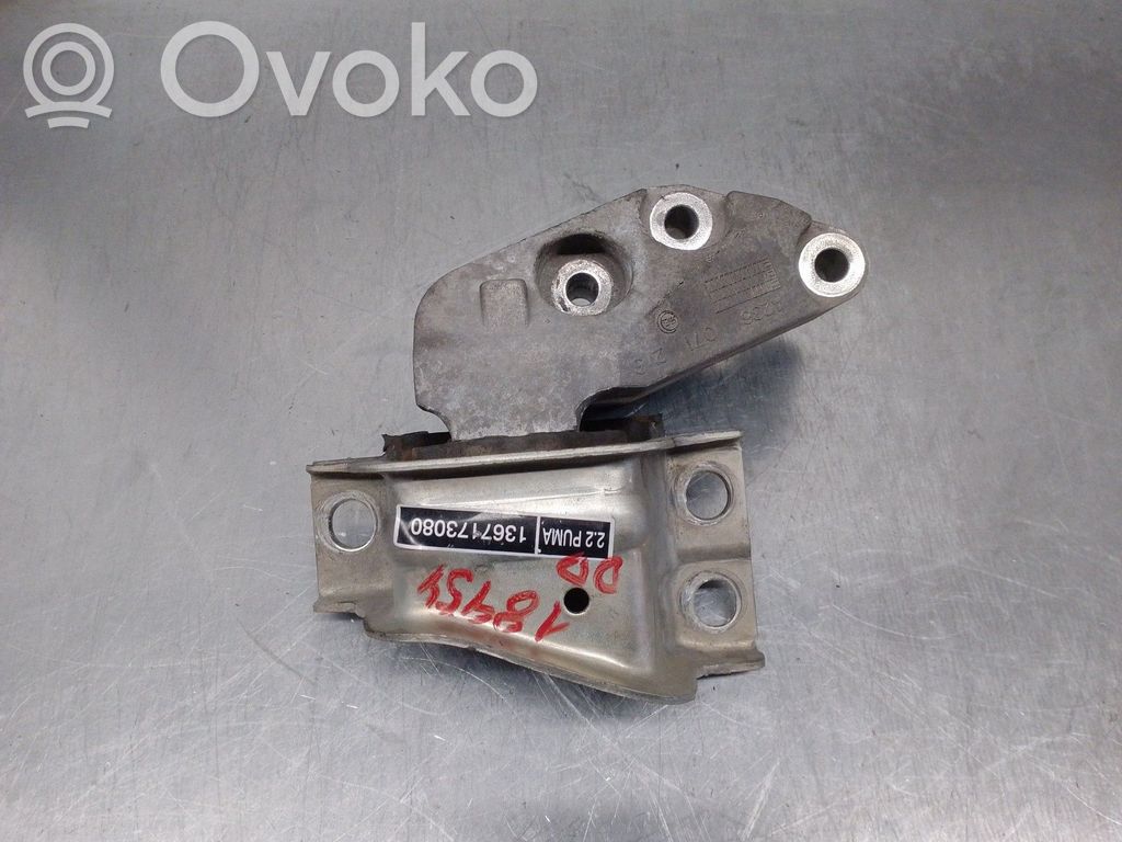Engine mount bracket   1367173080