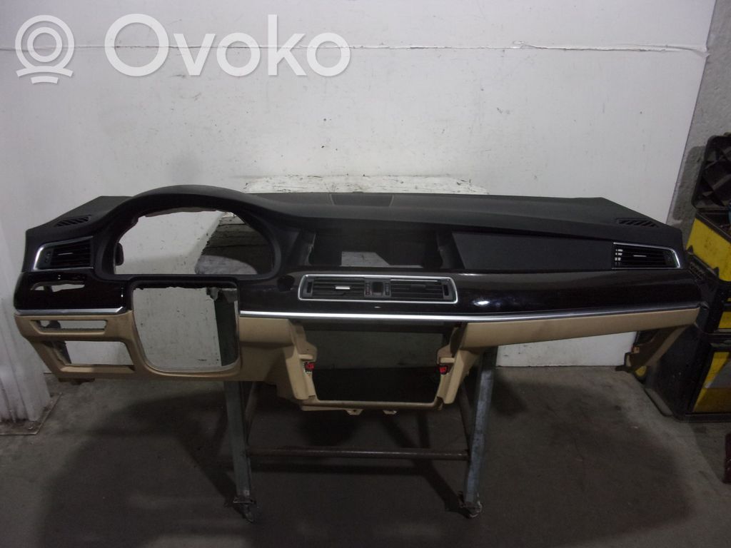 BMW 5 F10 F11 Panelė 