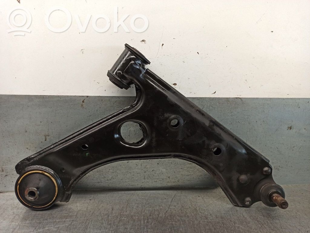 Opel Corsa E Рычаг 