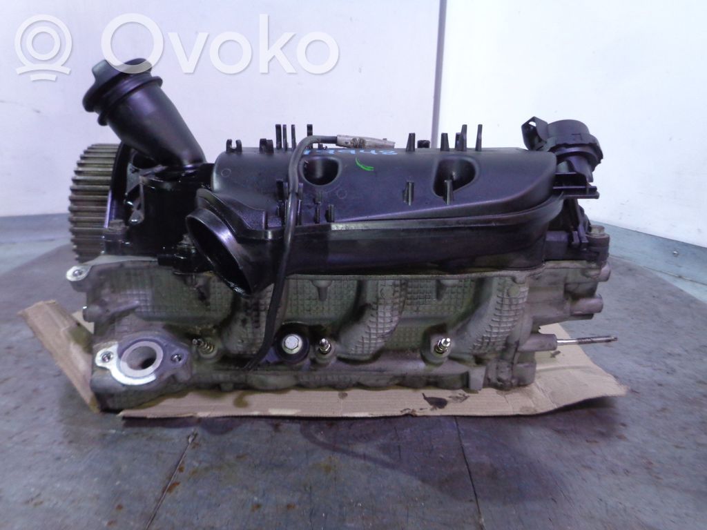 Peugeot 607 Engine head 