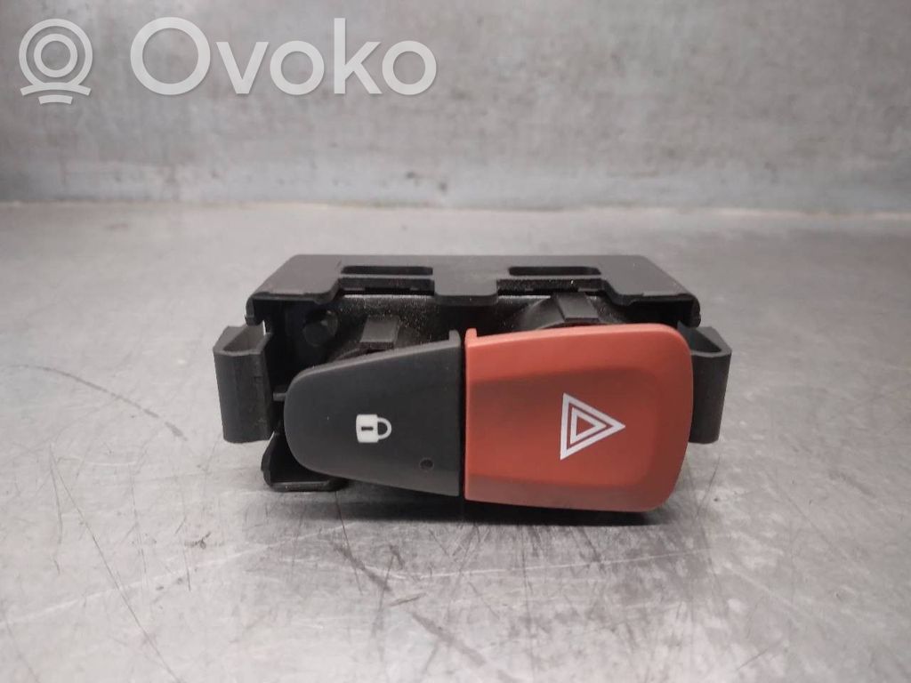 Renault Megane III Hazard light switch 