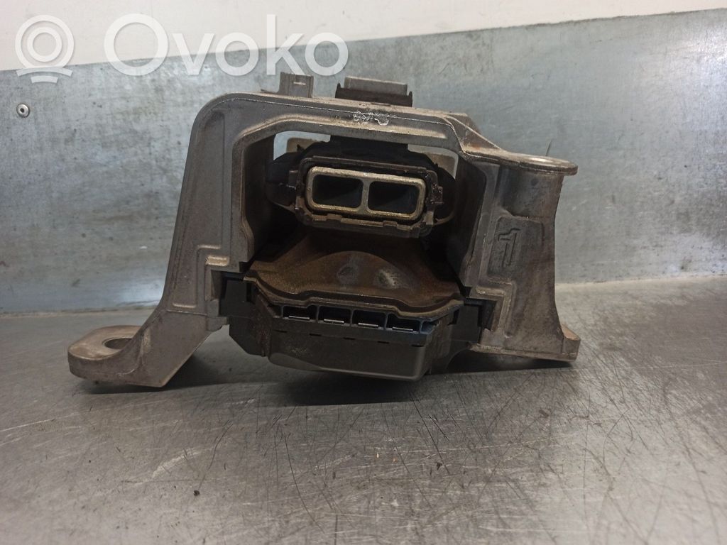 Ford Focus Engine mount bracket 