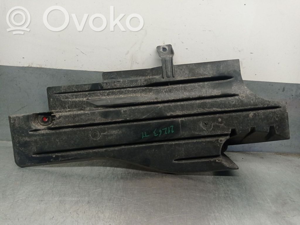 Engine splash shield/under tray   AV61R11779A