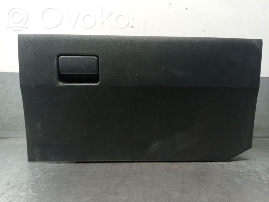 Toyota Verso Guantera 