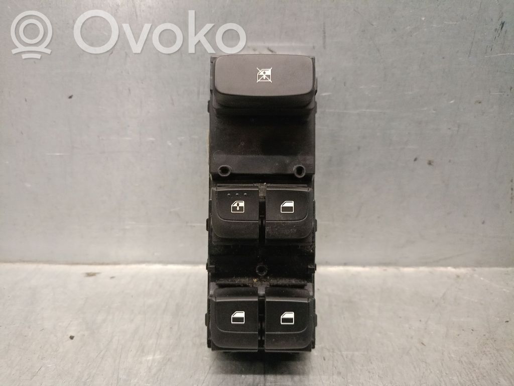 KIA Stonic Electric window control switch 