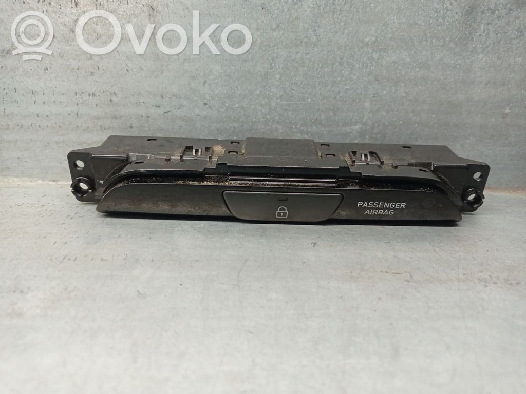 Hyundai i30 Pantalla del monitor frontal 
