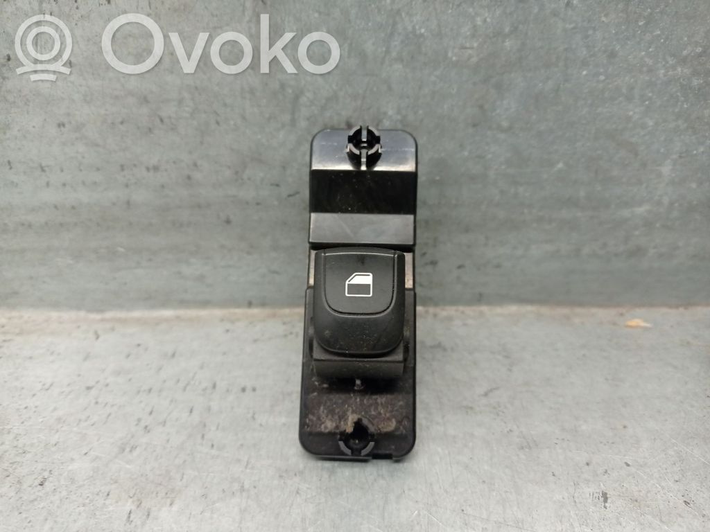 KIA Stonic Electric window control switch 