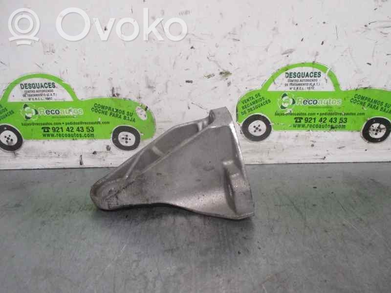 Engine mount bracket   4R836A003CB