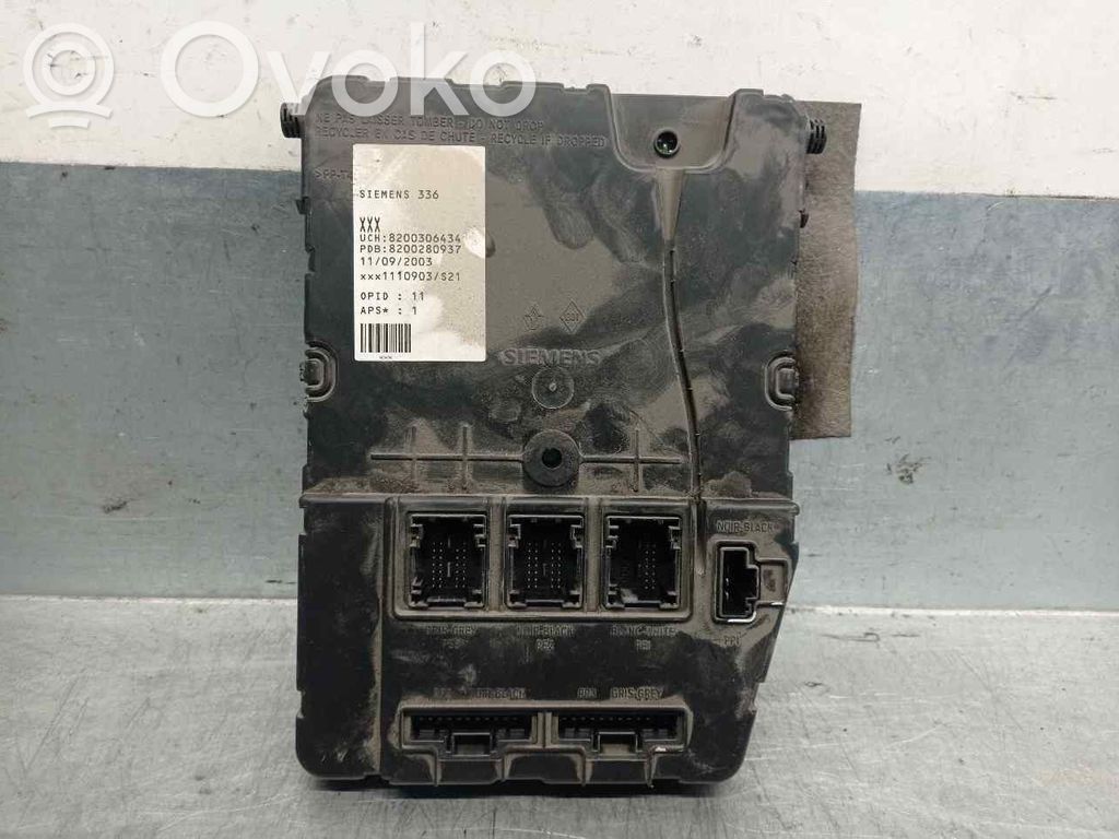 Renault Megane II Skrzynka bezpieczników / Komplet 