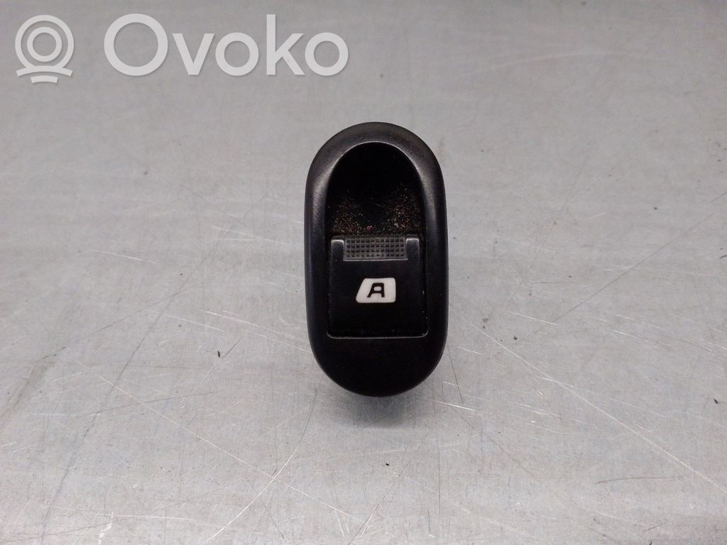 Peugeot 1007 Electric window control switch 