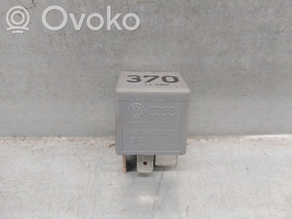 Módulo de fusible   8D0951253