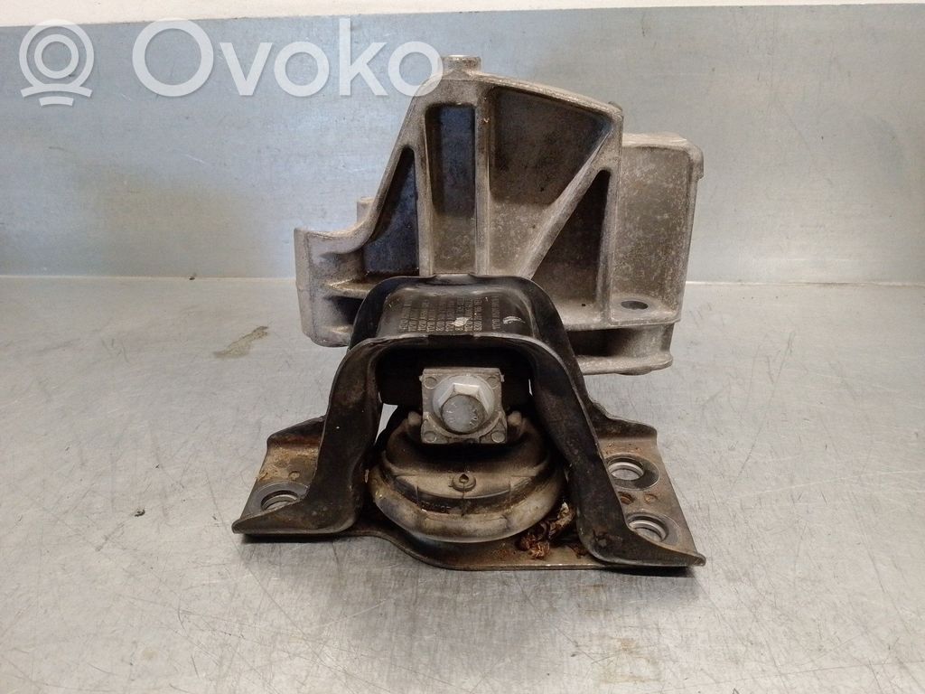 Renault Clio III Engine mount bracket 