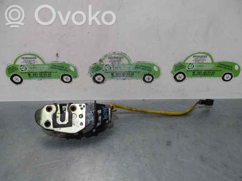 KIA Carens I Задний замок 