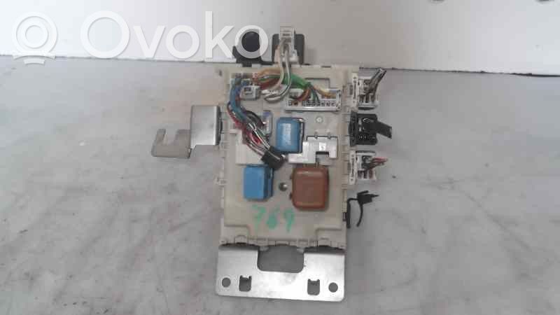 Nissan Almera N16 Skrzynka bezpieczników / Komplet 